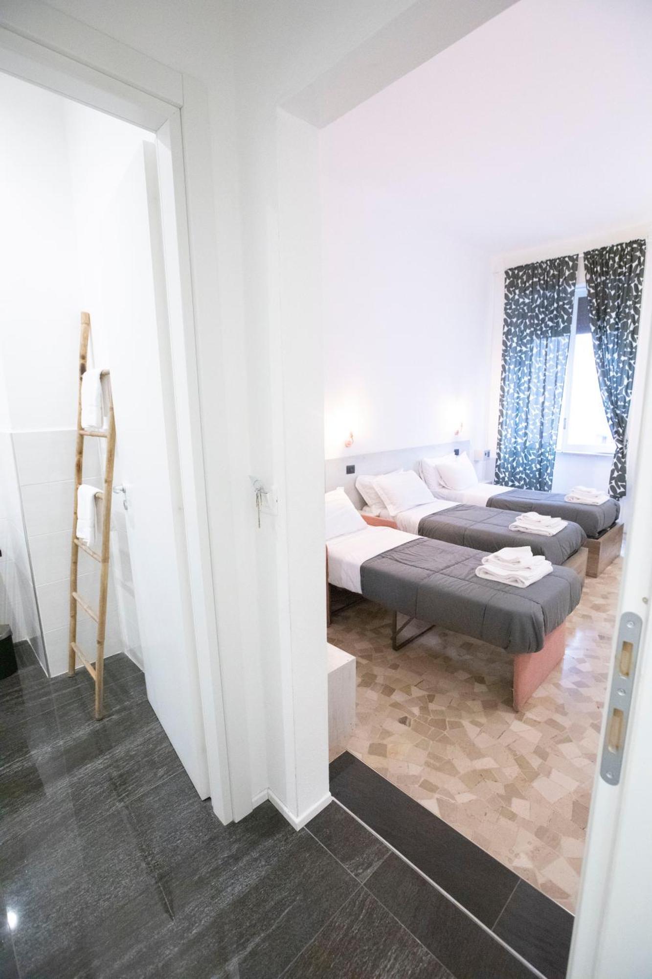 Hall In Center Bed & Breakfast *