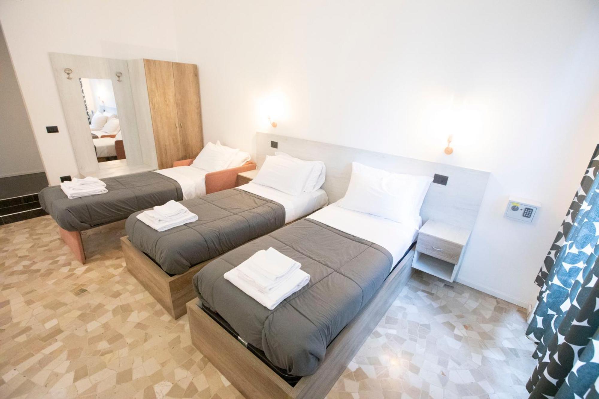 Hall In Center * Napoli