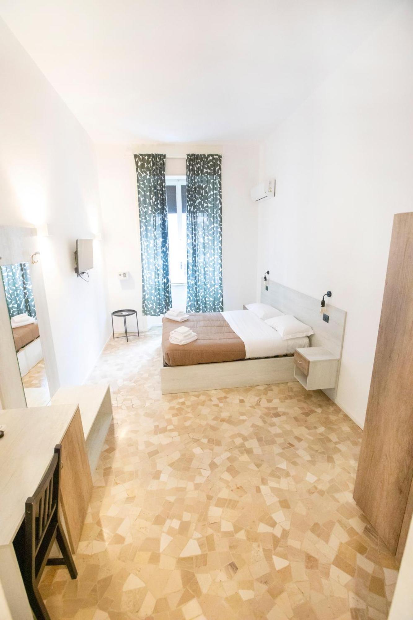 Hall In Center Naples