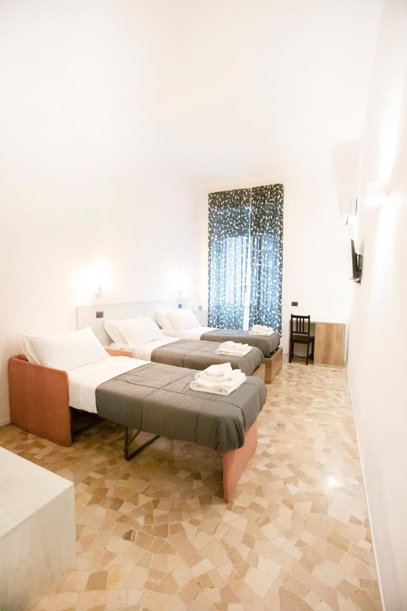 Hall In Center * Naples